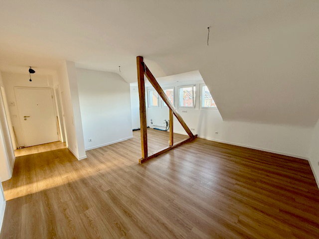 Im Herzen von Neuss: Helle und moderne 3-Zimmerwohnung im Dachgeschoss mit Tageslichtduschbad - Foto 5